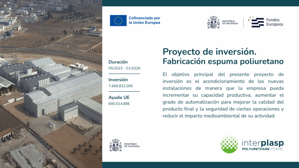 Cartel informativo del proyecto de inversión de Interplasp para la fabricación de espuma de poliuretano, cofinanciado por la Unión Europea y el Ministerio de Hacienda, con vista aérea de las nuevas instalaciones.