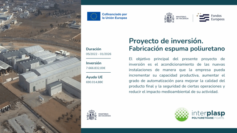 Cartel informativo del proyecto de inversión de Interplasp para la fabricación de espuma de poliuretano, cofinanciado por la Unión Europea y el Ministerio de Hacienda, con vista aérea de las nuevas instalaciones.